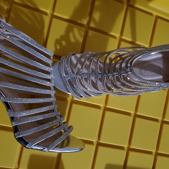 Heel boots - Picture 2 of 2